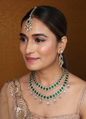 Two-layer necklace set with green stones and american stones, earrings & maang tikka 2