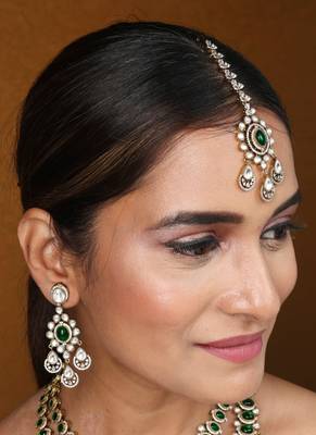Two-layer necklace set with green stones and american stones, earrings & maang tikka 3