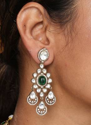 Two-layer necklace set with green stones and american stones, earrings & maang tikka 4