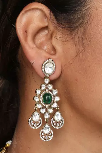 Two-layer necklace set with green stones and american stones, earrings & maang tikka