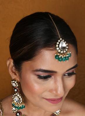 Jaipur jadau work necklace set with earrings and maang tikka in kundan stones 2