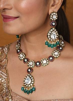 Jaipur jadau work necklace set with earrings and maang tikka in kundan stones 1