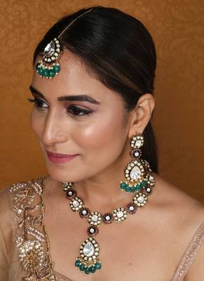 Jaipur jadau work necklace set with earrings and maang tikka in kundan stones 4
