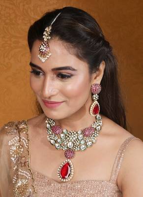 Jaipur jadau work necklace set with red stones, earrings, and maang tikka in kundan 2