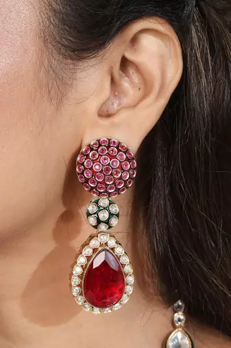 Jaipur jadau work necklace set with red stones, earrings, and maang tikka in kundan