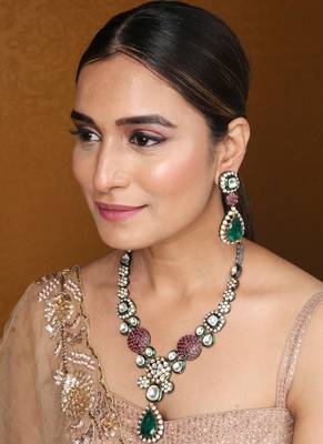 Jaipur jadau work necklace set with earrings and maang tikka in kundan stones 2