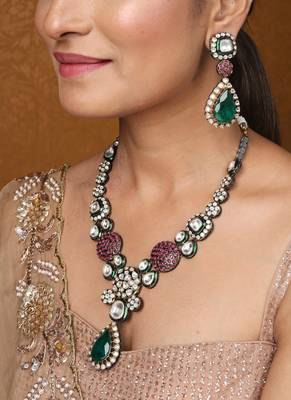 Jaipur jadau work necklace set with earrings and maang tikka in kundan stones 1