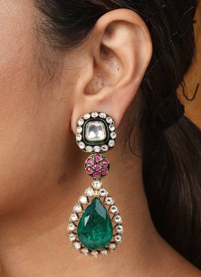 Jaipur jadau work necklace set with earrings and maang tikka in kundan stones 3