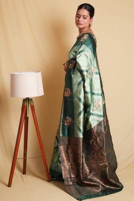 Verdant Temple Motif Cotton Saree with Blouse 2