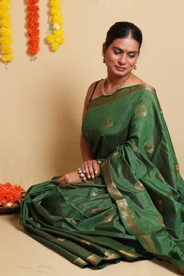 Exquisite Green & Gold Zari Silk Cotton Saree with Blouse 4
