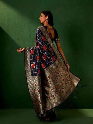 Classiques Purple Art Silk Zari Woven Saree 4