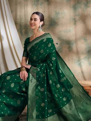 Women's Green art silk saree with modern weave 2