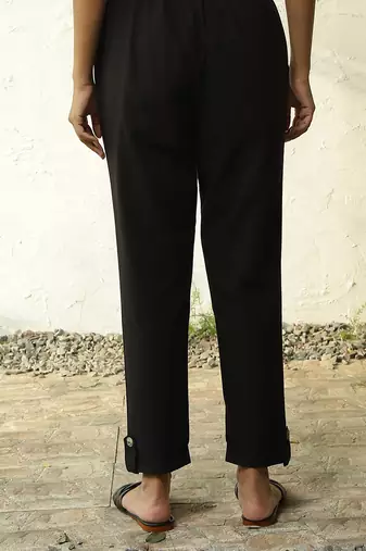 Black poplin black tapered pants