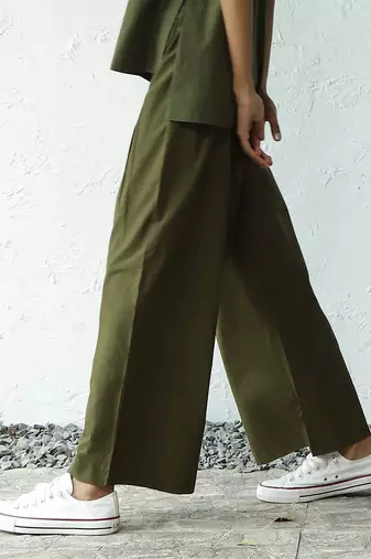 Olive green poplin verde pleated pants