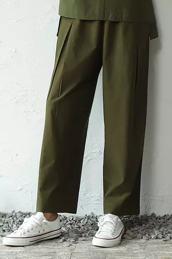 Olive green poplin verde pleated pants