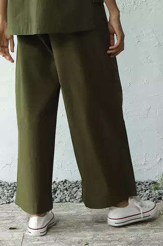 Olive green poplin verde pleated pants