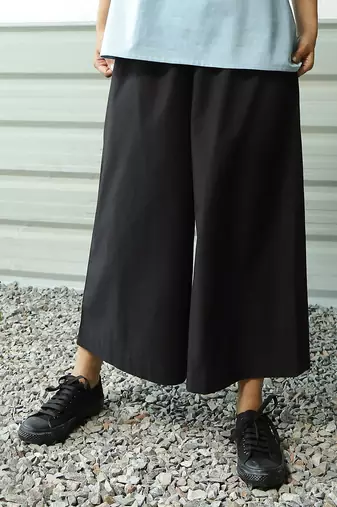 Black poplin pack black flared pants