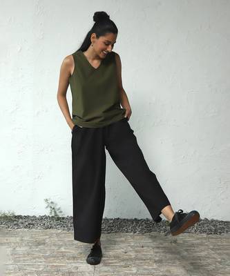 Olive green poplin forest sleeveless top 3