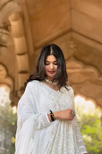 Women's Off-White Georgette Salwar Suit