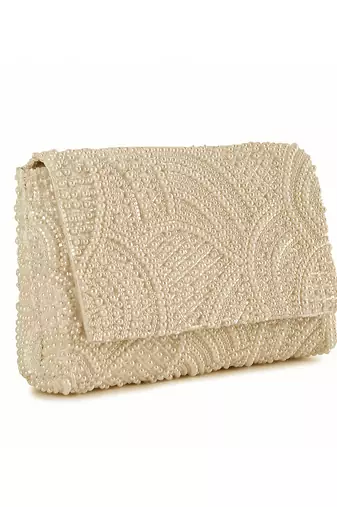 All pearl beauty clutch