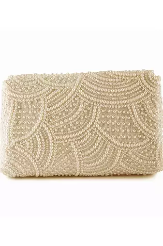 All pearl beauty clutch