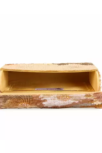 Glisten up clutch