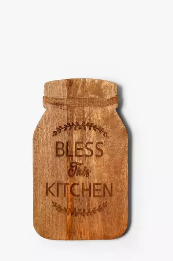 The botellawood bottle-shaped chopping board