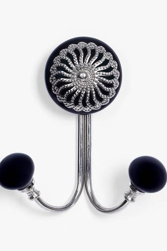 Royal noir filigree hooks