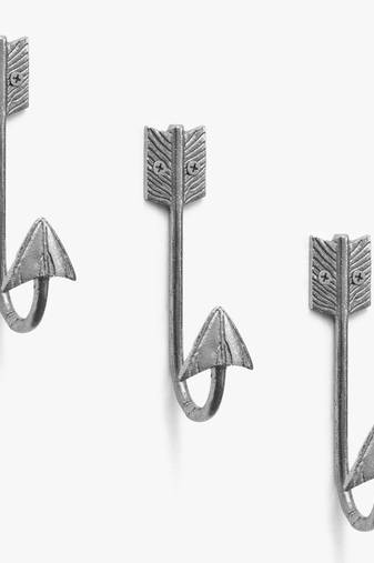 Golden arrow wall hook