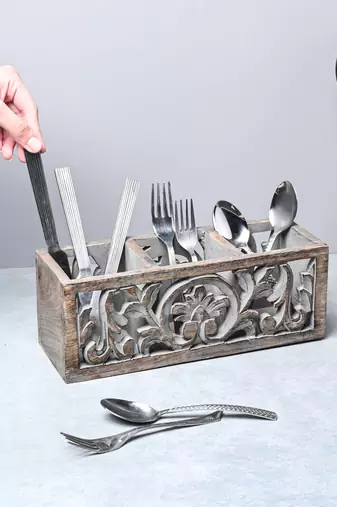 Cut-out wooden cutlery organizer