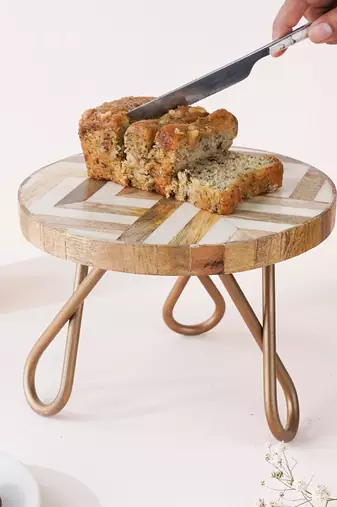 A vintage affair cake stand - golden