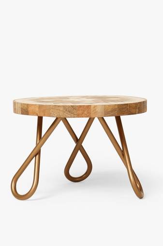 A vintage affair cake stand