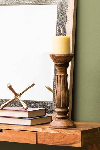 Suave wooden candle stand