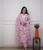 Lavish pink floarl print comfortable cotton kurta set for casual wear