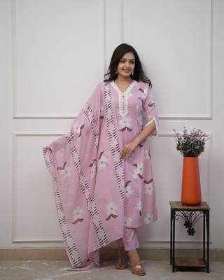 Lavish pink floarl print comfortable cotton kurta set for casual wear 2