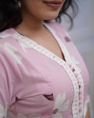 Lavish pink floarl print comfortable cotton kurta set for casual wear 4