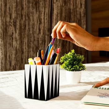 Trendy noir pen holder 1