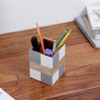 Color block pen holder 1