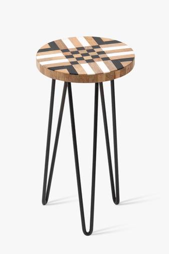 Checkerboard geometrical plant stand