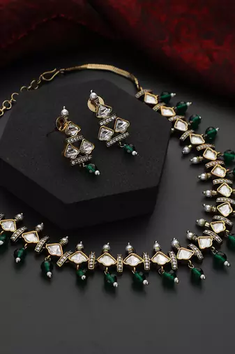 Green polki choker necklace set