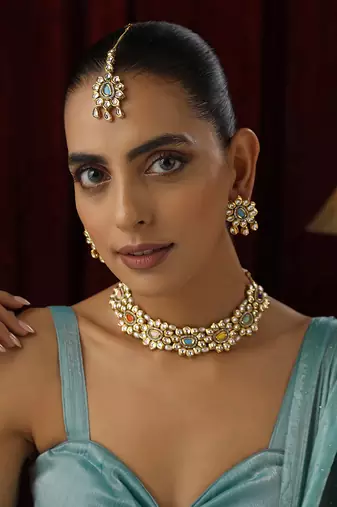 Multicolour kundan necklace set with maang tikka