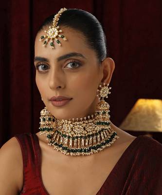 Green polki choker necklace set with maang tikka 1