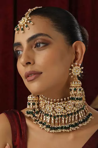 Green polki choker necklace set with maang tikka
