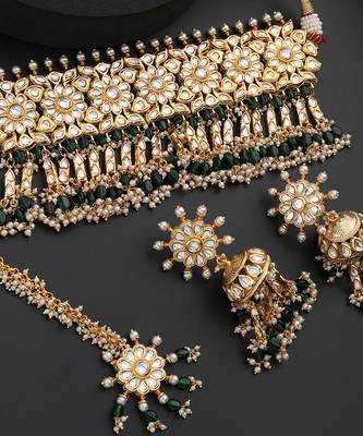 Green polki choker necklace set with maang tikka 3
