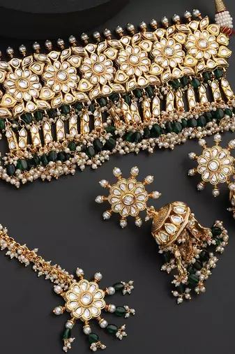 Green polki choker necklace set with maang tikka