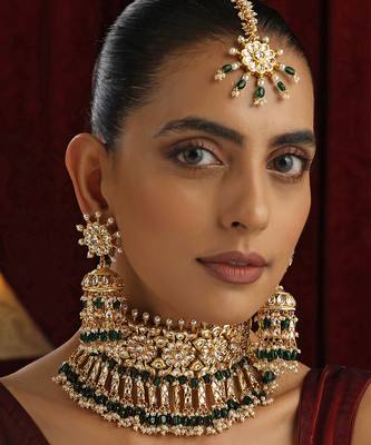 Green polki choker necklace set with maang tikka 4
