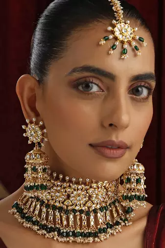 Green polki choker necklace set with maang tikka