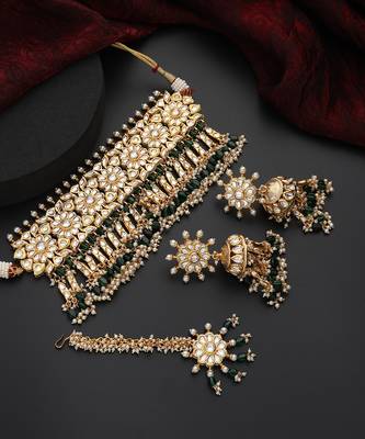 Green polki choker necklace set with maang tikka 5