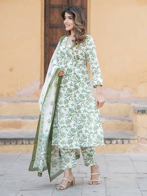 women green and white angrakha kurta pant dupatta set 4