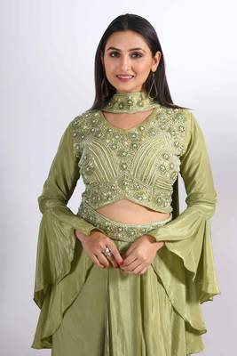 Green crop top with dupatta with hand embroidery 2